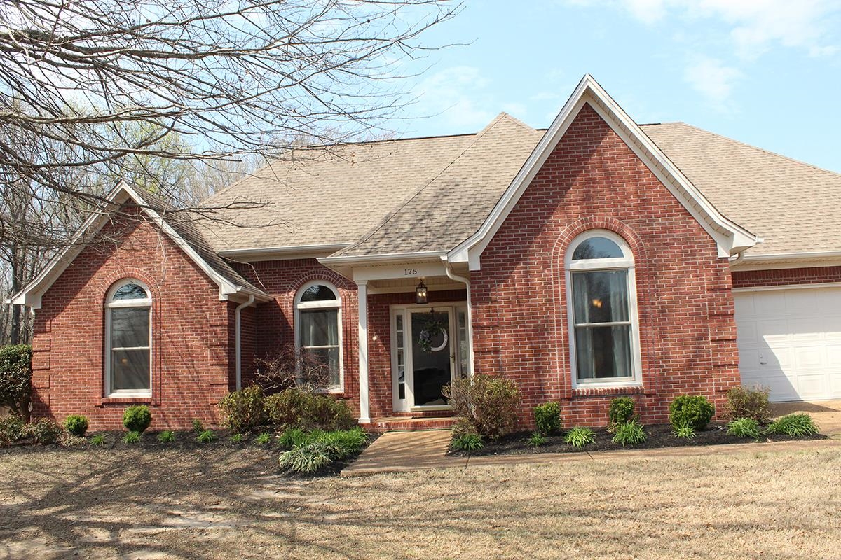 175 Windale Drive Jackson, TN 38305 - Photo 24 of 25 a front view of a house with garden