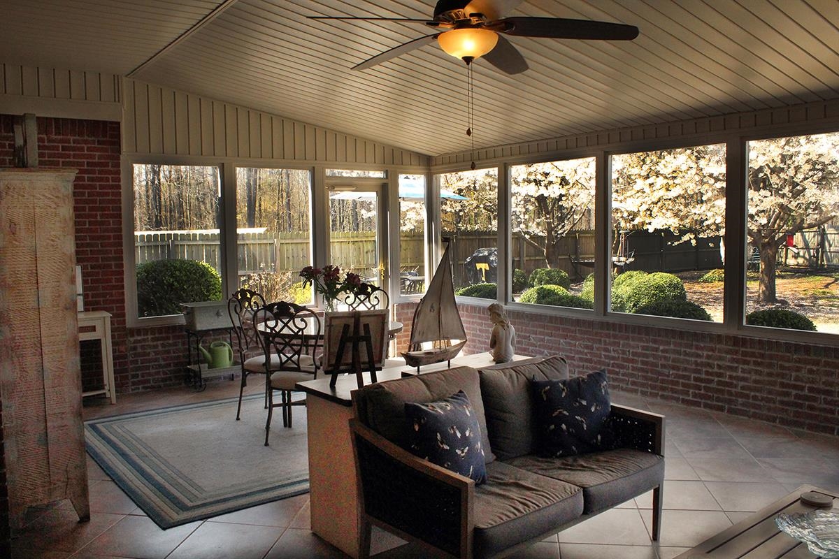 175 Windale Drive Jackson, TN 38305 - Photo 10 of 25 a living room with furniture and a large window