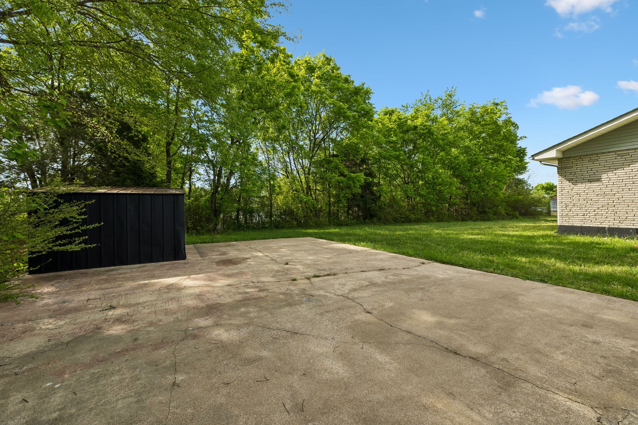1003 Twin Creek Road Charlotte, TN 37036 - Photo 36 of 37 a backyard of a house with lots of green space