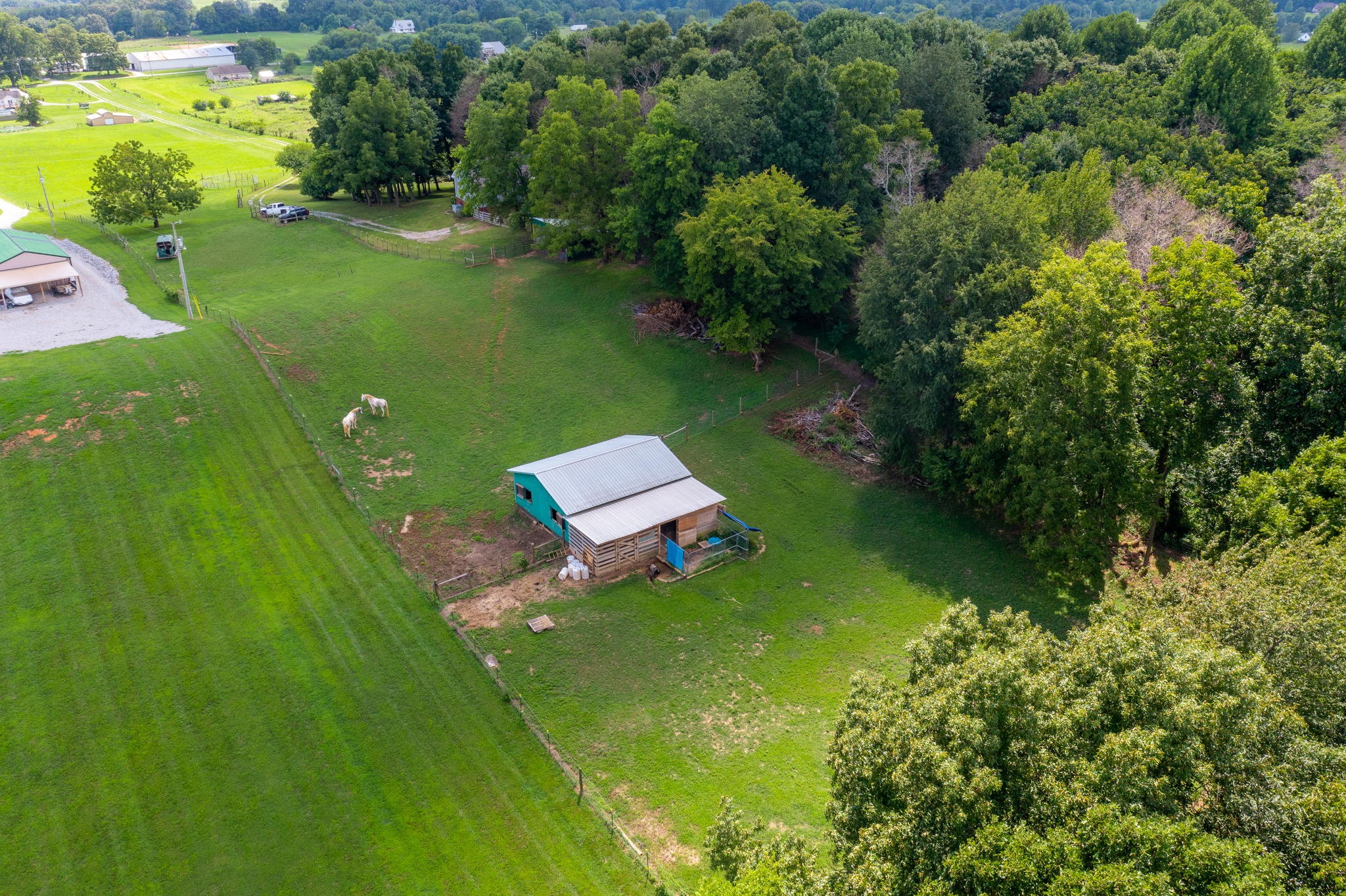 4985 Minnis Road Springfield, TN 37172 - Photo 34 of 58 a backyard of a house with a yard and outdoor seating