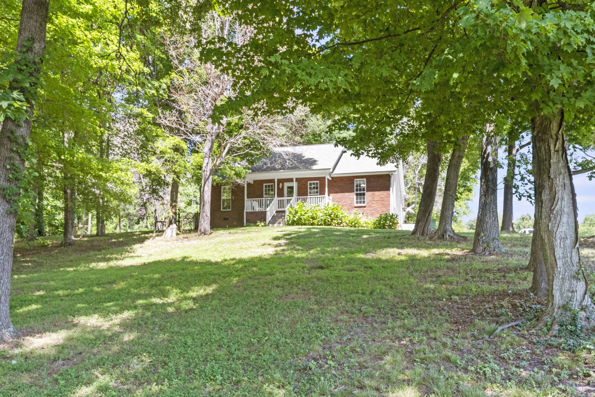 4985 Minnis Road Springfield, TN 37172 - Photo 4 of 58 a front view of a house with a garden