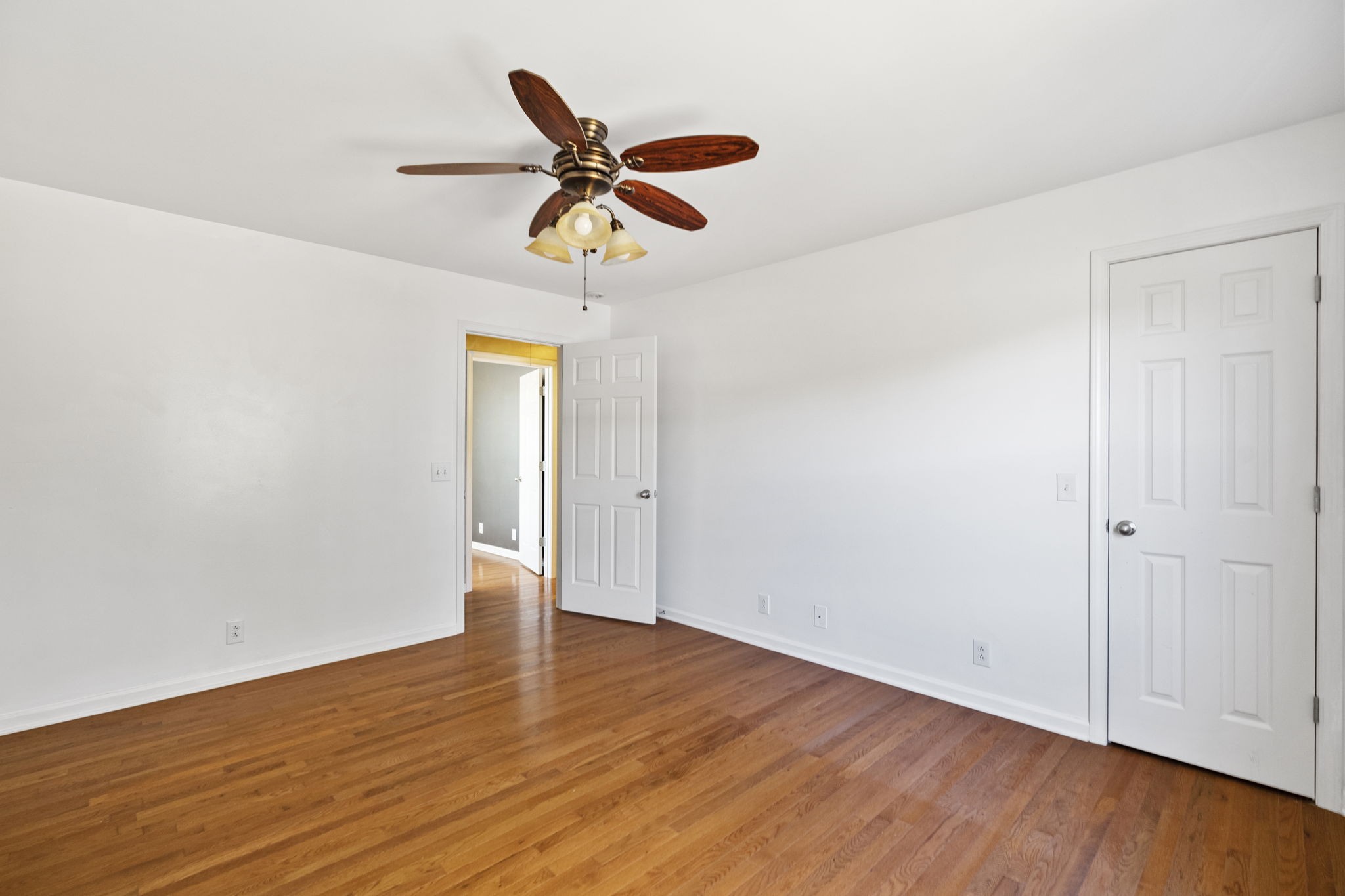 4985 Minnis Road Springfield, TN 37172 - Photo 45 of 58 an empty room with wooden floor closet and windows