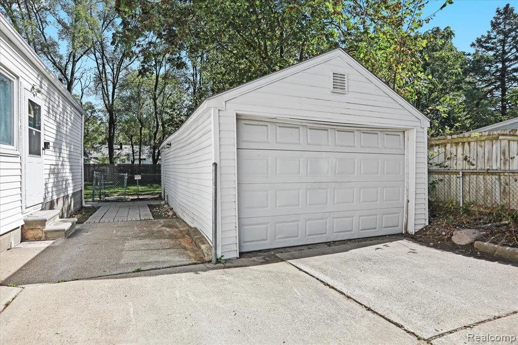 21160 Inkster Road Southfield, MI 48033 - Photo 30 of 35 Gallery Image 30