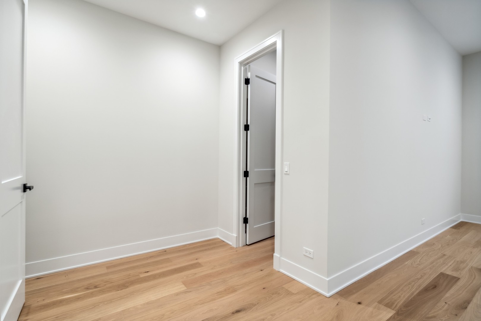 232 South Green Street, Unit 4S Chicago, IL 60607 - Photo 18 of 42 a view of an empty room