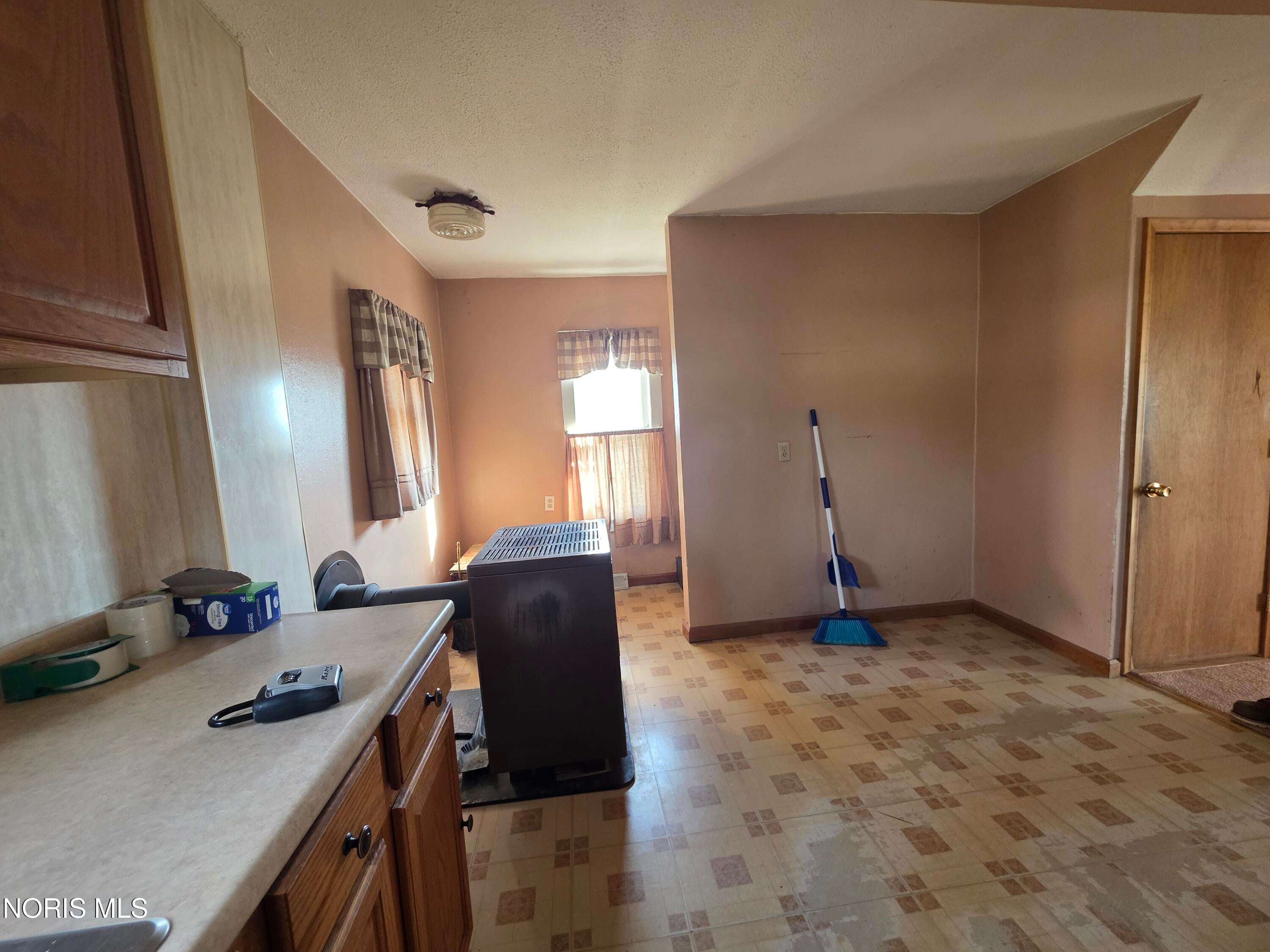 5501 Ayers Road Walbridge, OH 43465 - Photo 8 of 21 Kitchen