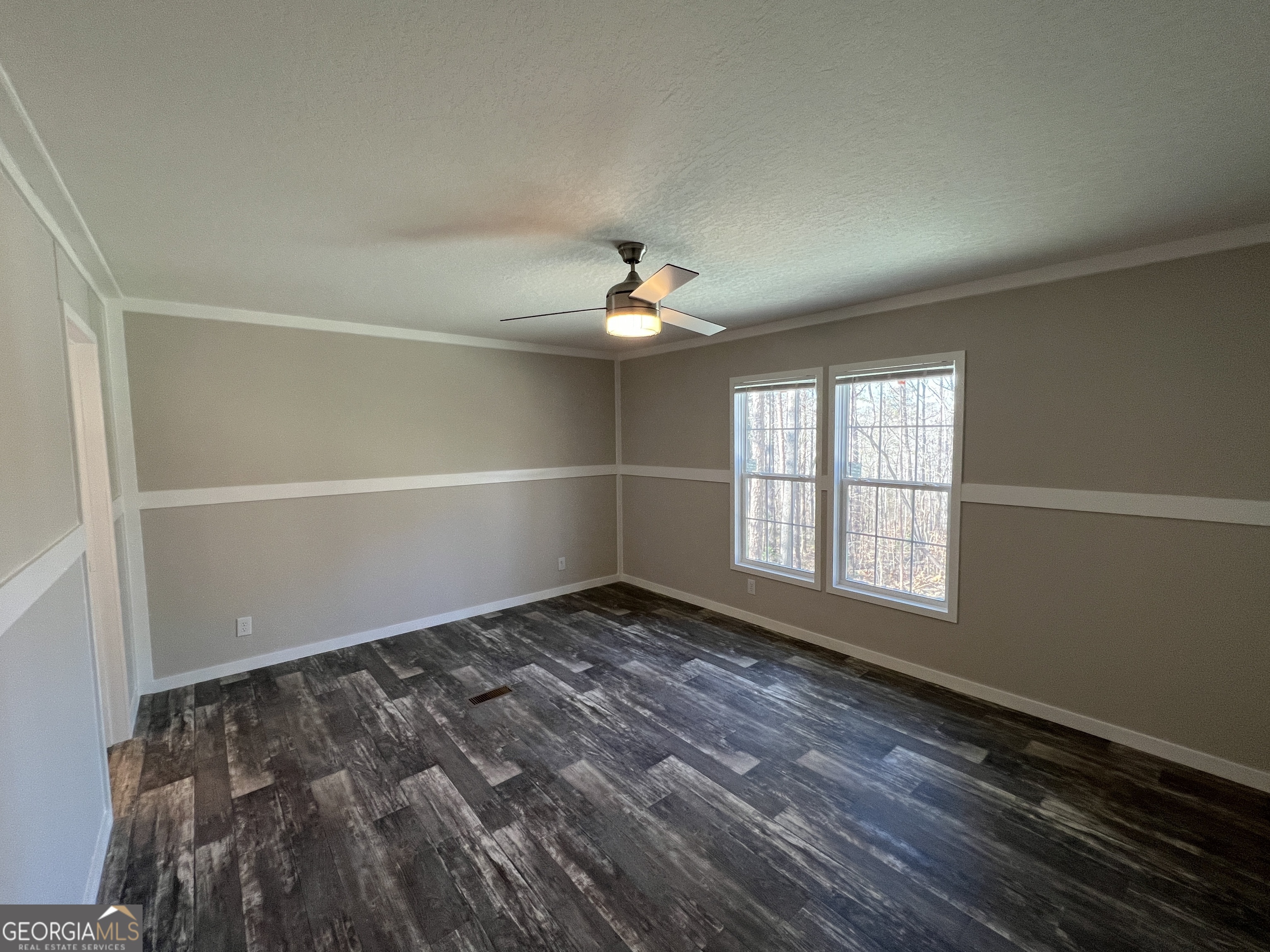 69 Cheyenne Trail Martin, GA 30557 - Photo 33 of 63 a view of an empty room with a window