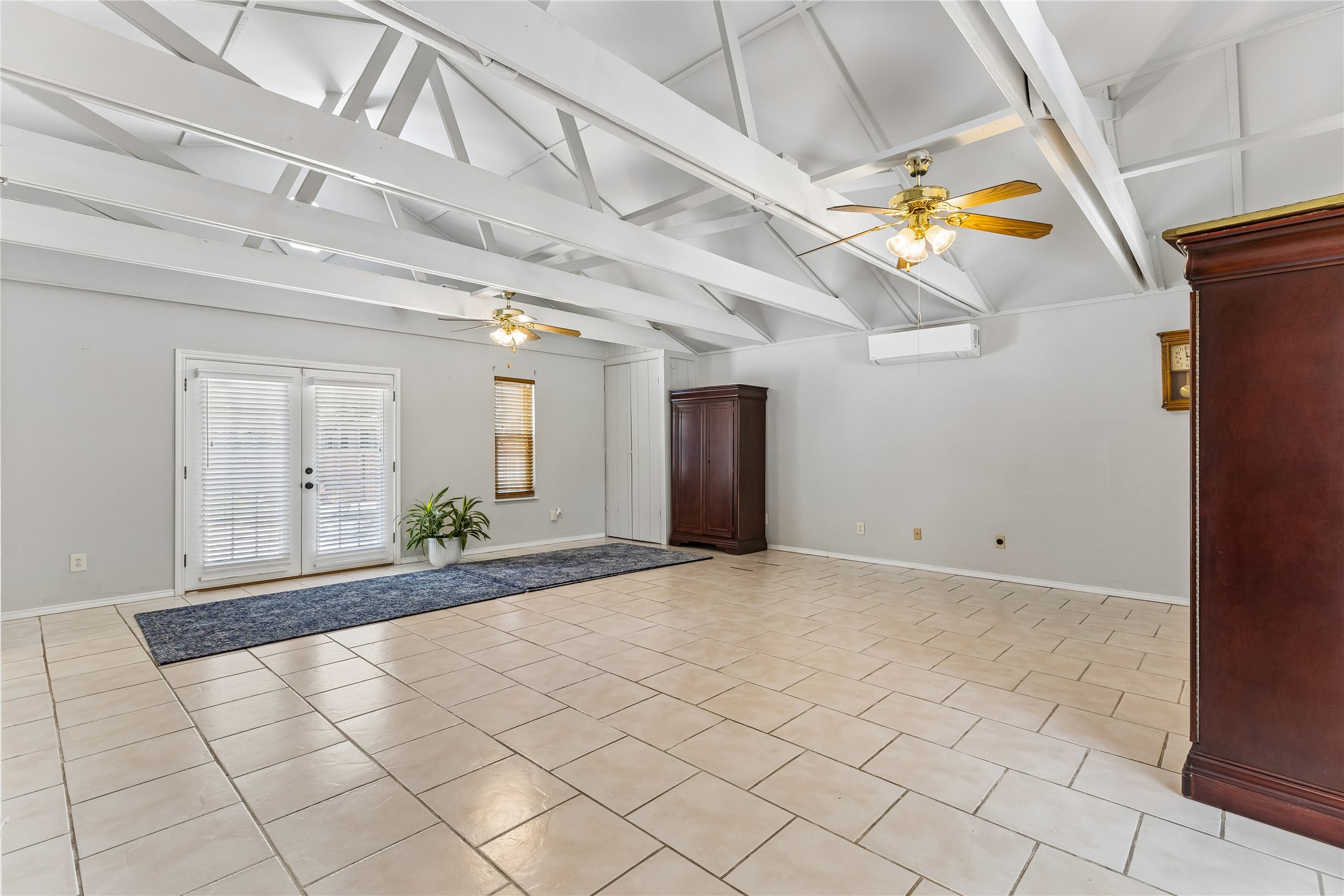 9911 Anderson Mill Road Austin, TX 78750 - Photo 34 of 39 Garage Studio Apartment with Vaulted Ceilings