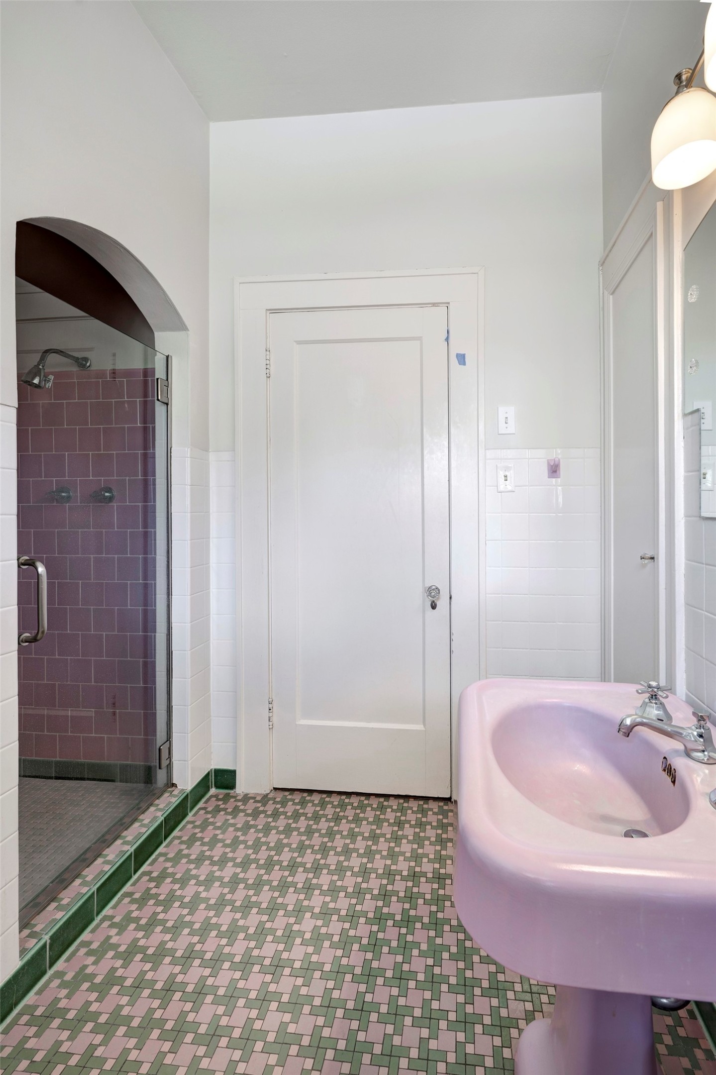 1902 Bolsover Street Houston, TX 77005 - Photo 19 of 27 The guest bath also has a separate walk-in shower with vintage tile accents.