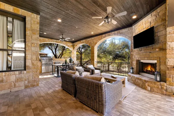 $1,700,000 | 2104 University Club Drive, Austin, TX 78732