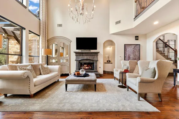 $1,700,000 | 2104 University Club Drive, Austin, TX 78732