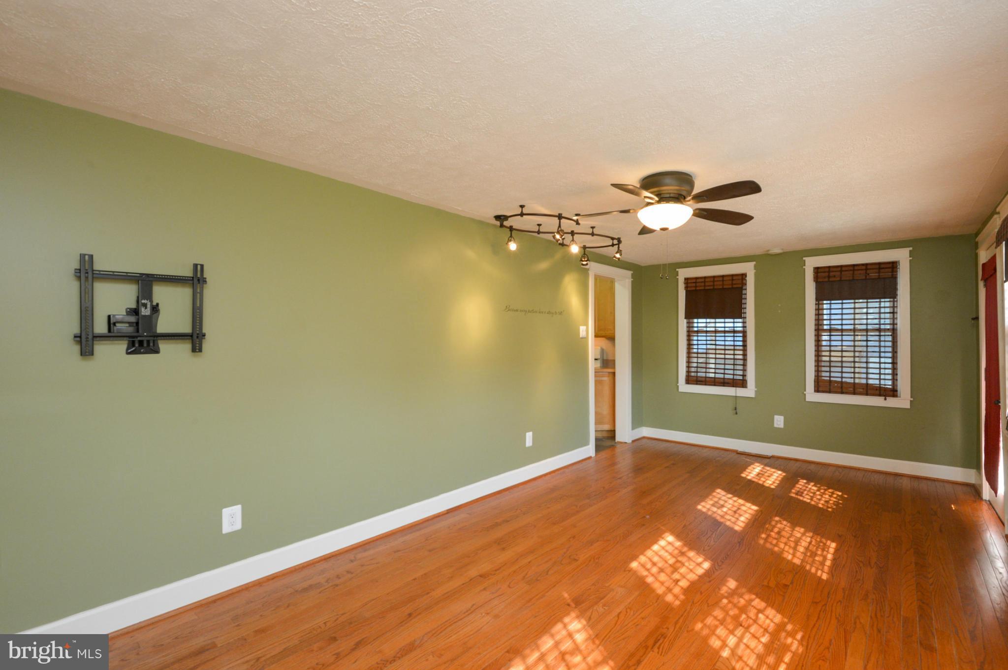 1607 Midland Road Edgewater, MD 21037 - Photo 5 of 28 Family Room