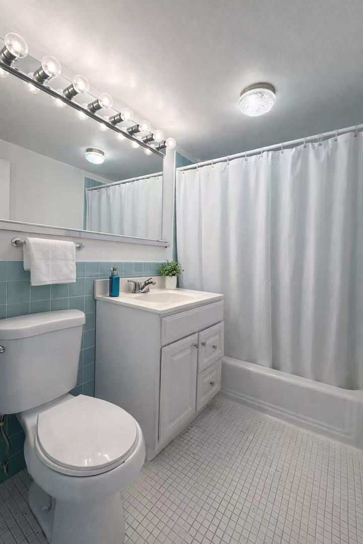 6301 North Sheridan Road, Unit 15B Chicago, IL 60660 - Photo 7 of 11 a room with a sink a toilet and mirror