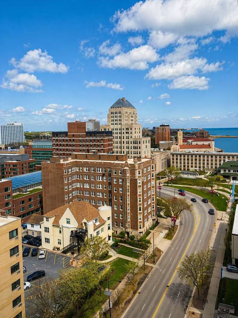 6301 North Sheridan Road, Unit 15B Chicago, IL 60660 - Photo 9 of 11 a view of a city