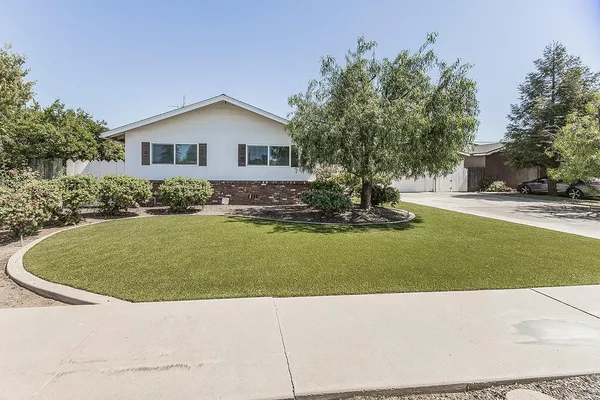 $359,000 | 862 North Bates Avenue, Dinuba, CA 93618