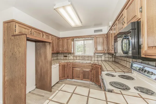 $359,000 | 862 North Bates Avenue, Dinuba, CA 93618