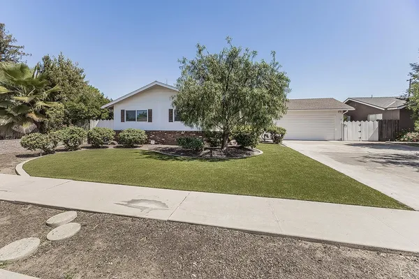$359,000 | 862 North Bates Avenue, Dinuba, CA 93618