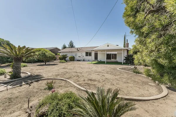 $359,000 | 862 North Bates Avenue, Dinuba, CA 93618
