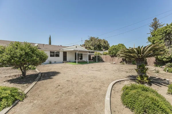 $359,000 | 862 North Bates Avenue, Dinuba, CA 93618