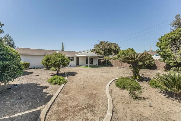 $359,000 | 862 North Bates Avenue, Dinuba, CA 93618