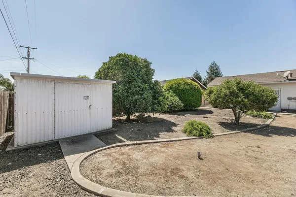 $359,000 | 862 North Bates Avenue, Dinuba, CA 93618