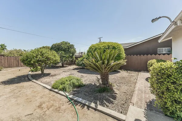 $359,000 | 862 North Bates Avenue, Dinuba, CA 93618