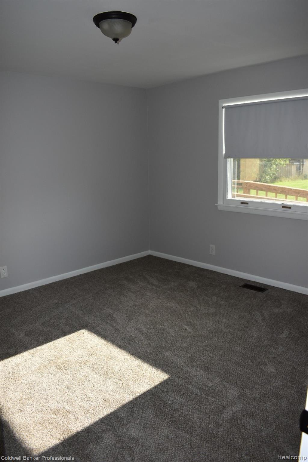 11184 Fenton Road Fenton, MI 48430 - Photo 11 of 19 DSC_0275.JPG