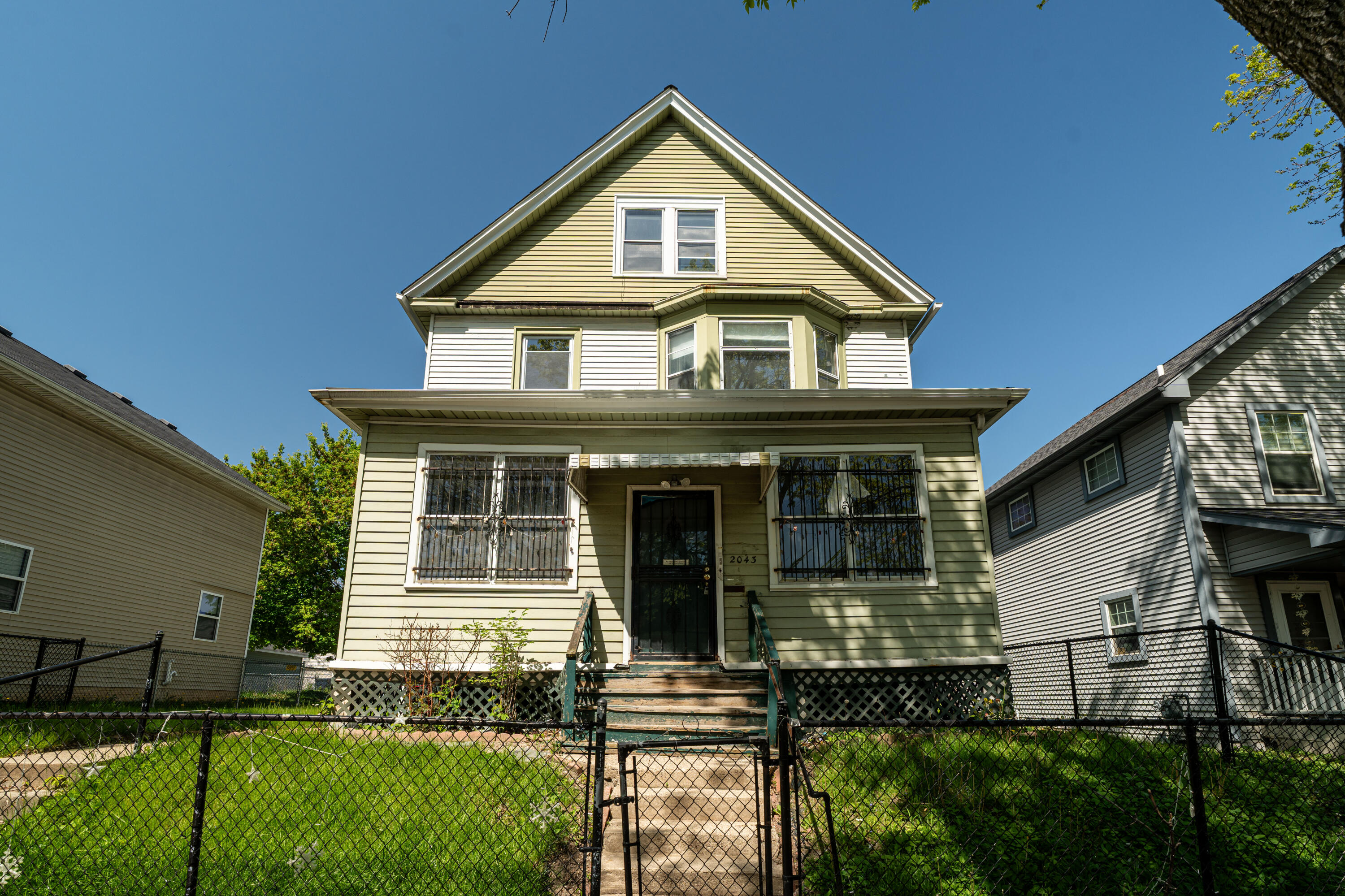 2043 North 28th Street Milwaukee, WI 53208 - Photo 2 of 42 DSC08151