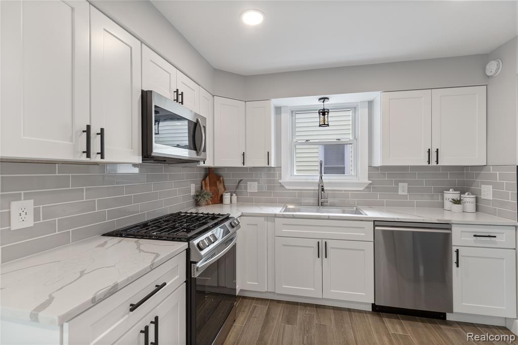 2231 Harvard Road Berkley, MI 48072 - Photo 7 of 28