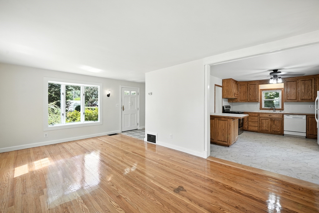 17 Marquette Street Springfield, MA 01104 - Photo 13 of 26 Gallery Image 13