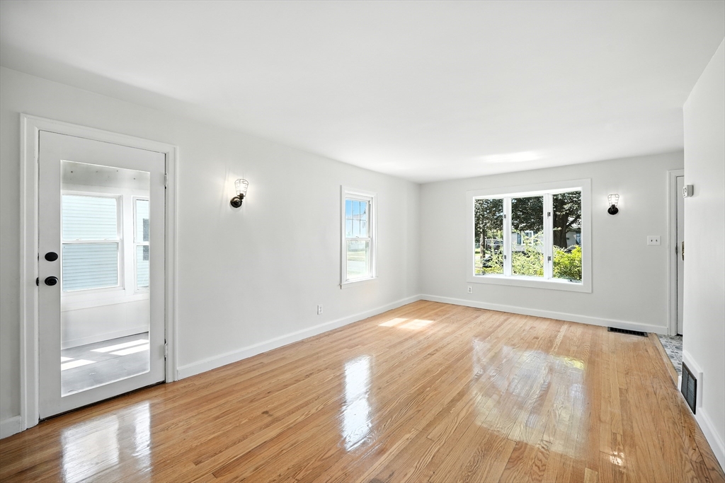 17 Marquette Street Springfield, MA 01104 - Photo 14 of 26 Gallery Image 14