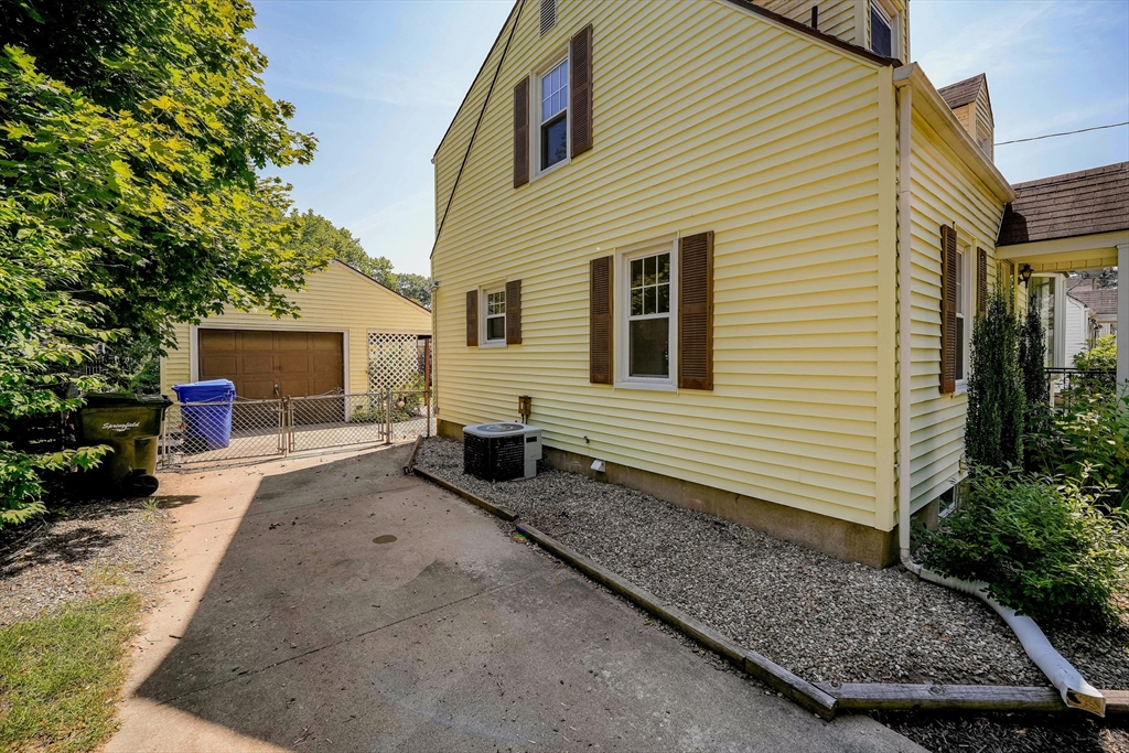 17 Marquette Street Springfield, MA 01104 - Photo 4 of 26 Gallery Image 4