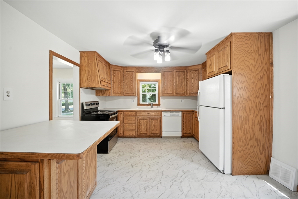17 Marquette Street Springfield, MA 01104 - Photo 10 of 26 Gallery Image 10