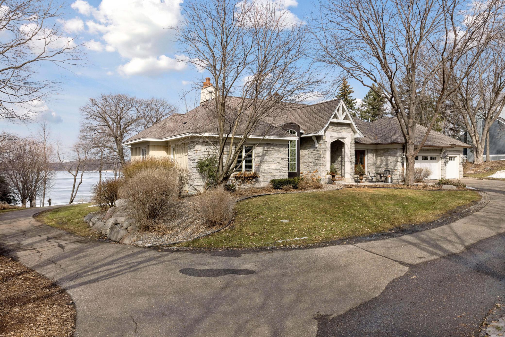 2605 Woodbridge Road Minnetonka Beach, MN 55391 - Photo 4 of 58