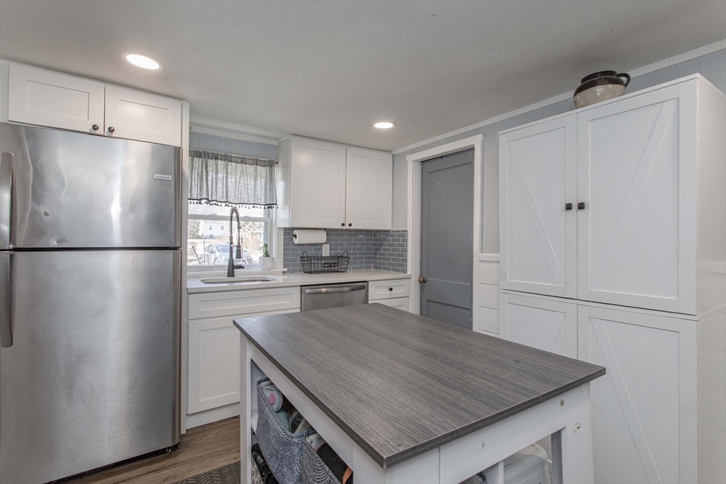 21 Bisbee Street Wareham, MA 02576 - Photo 4 of 38