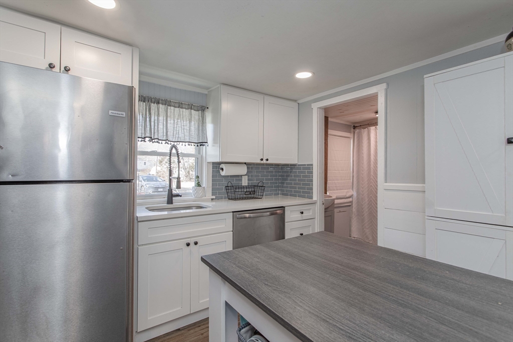 21 Bisbee Street Wareham, MA 02576 - Photo 8 of 38