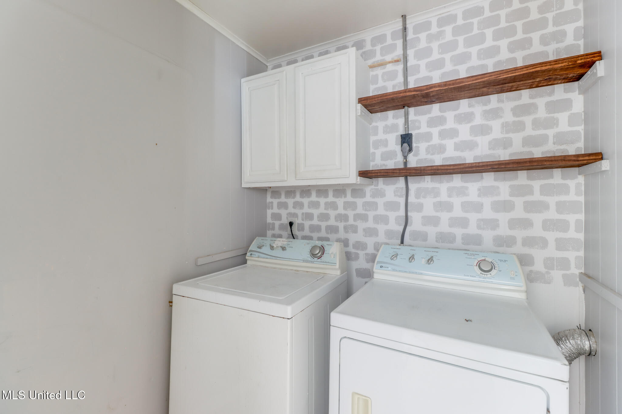 106 Graham Street Gulfport, MS 39503 - Photo 7 of 16 Photo Nov 17 2025, 10 21 58 AM