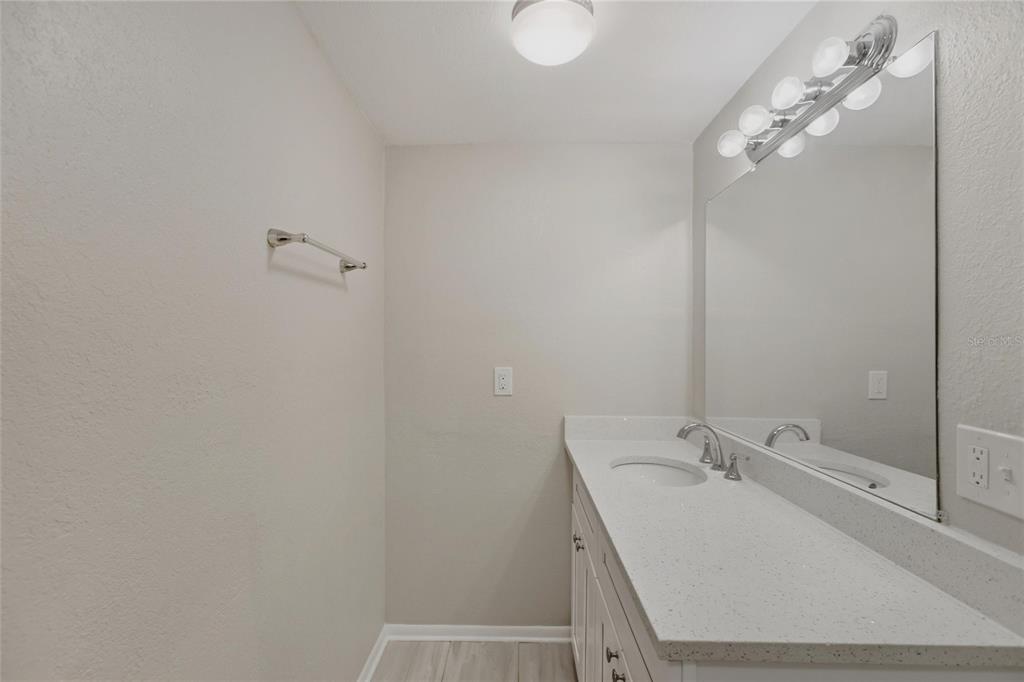 101 Oberlin Road Venice, FL 34293 - Photo 14 of 27