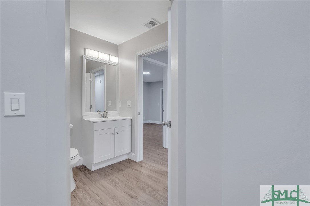 137 Crossover Lane Savannah, GA 31410 - Photo 25 of 44 2nd bathroom
