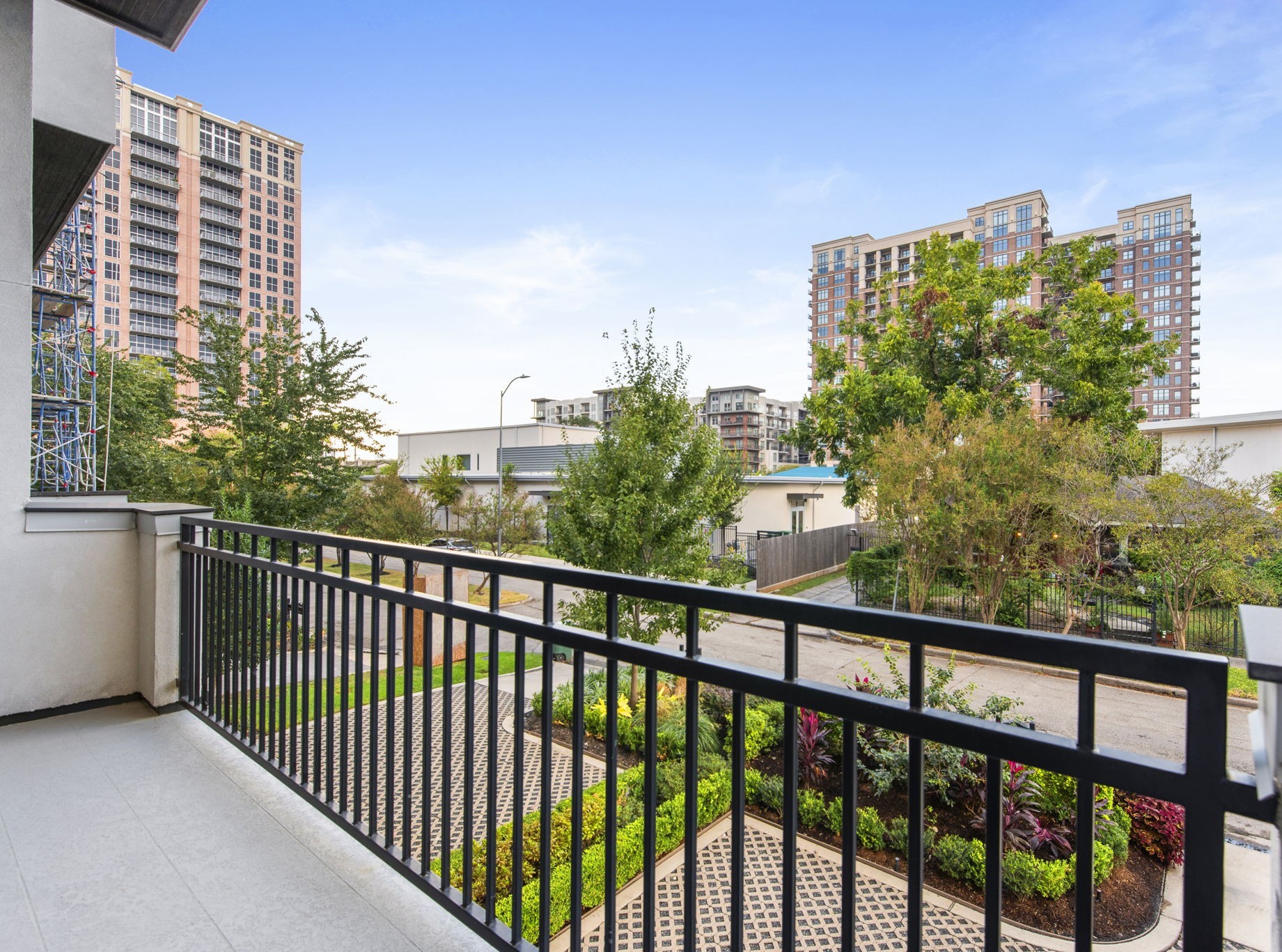 205 Portland Street Houston, TX 77006 - Photo 14 of 36 a view of a balcony with an outdoor space