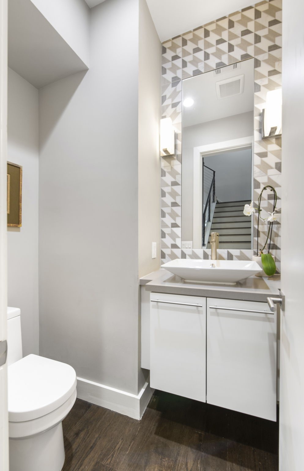 205 Portland Street Houston, TX 77006 - Photo 16 of 36 a bathroom with a toilet a sink and mirror