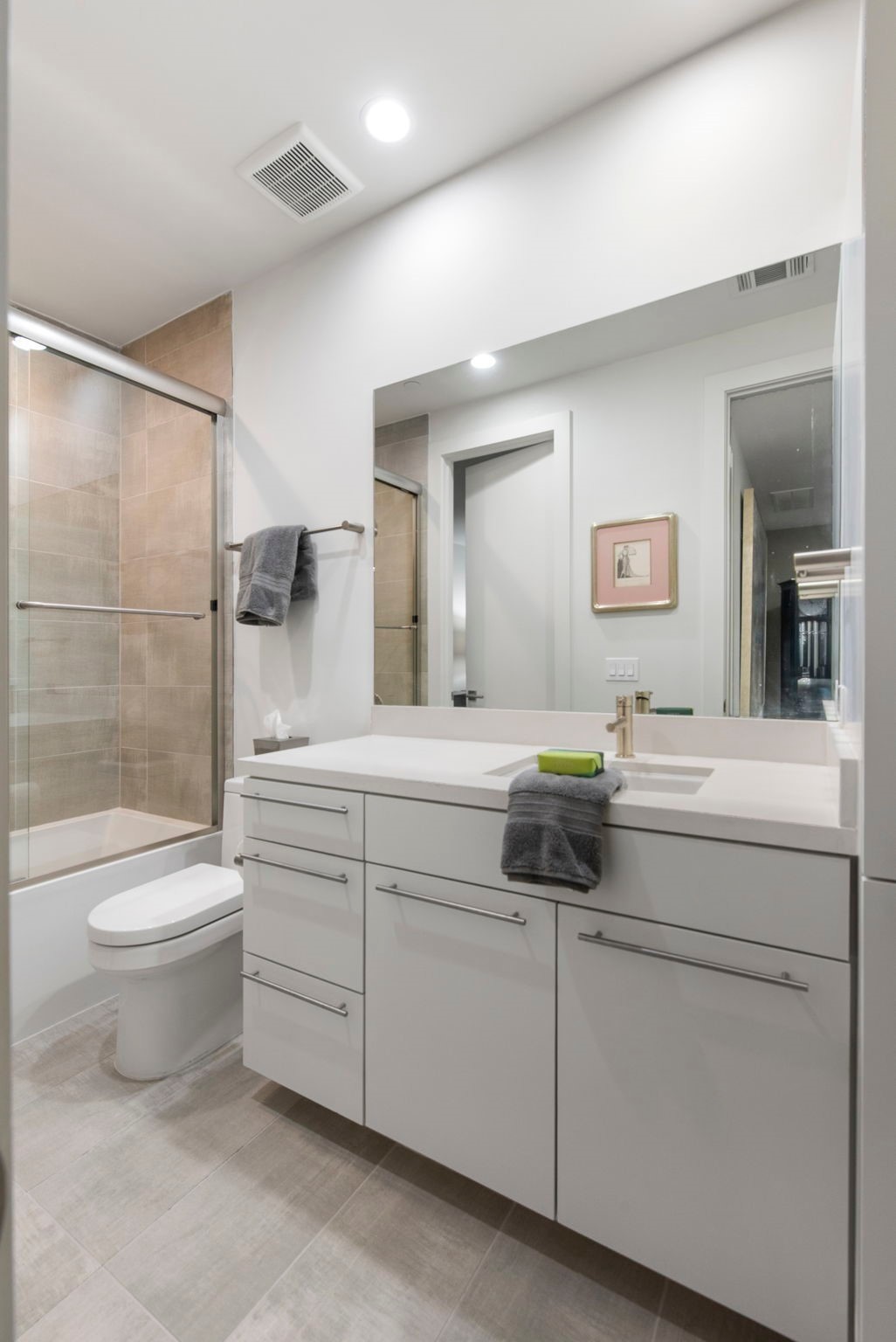 205 Portland Street Houston, TX 77006 - Photo 30 of 36 a bathroom with a toilet sink and shower