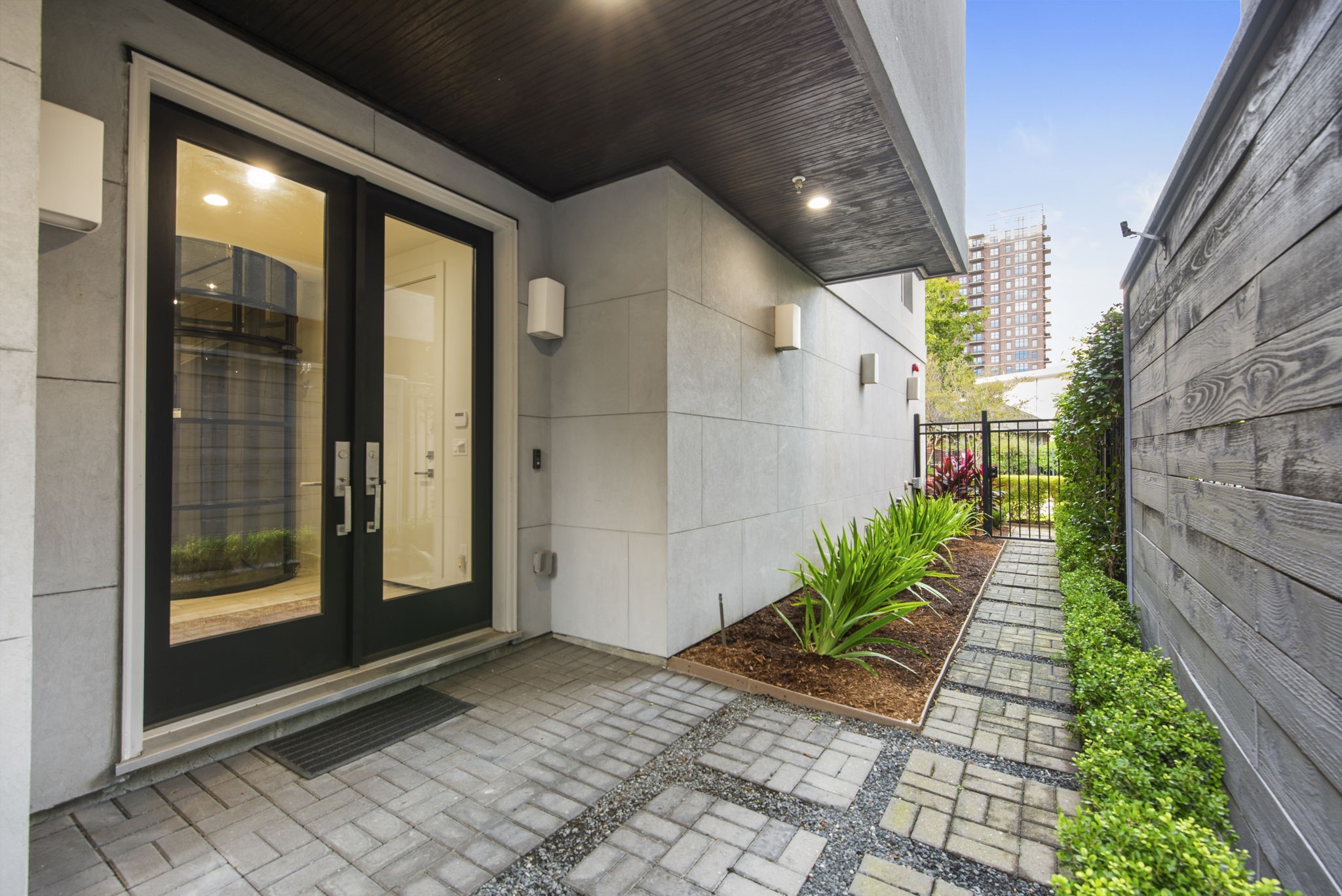 205 Portland Street Houston, TX 77006 - Photo 35 of 36 a porch with seating space