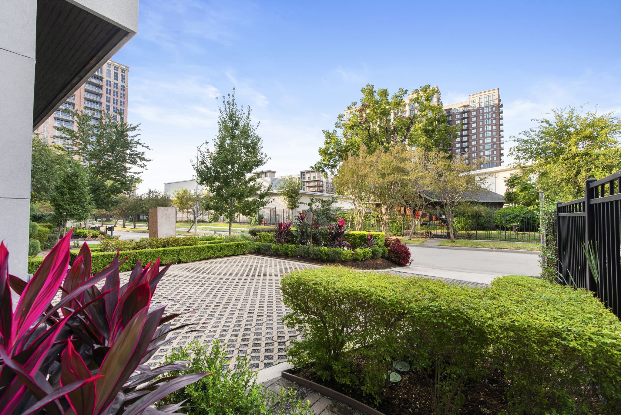 205 Portland Street Houston, TX 77006 - Photo 4 of 36 a view of a park with plants and trees