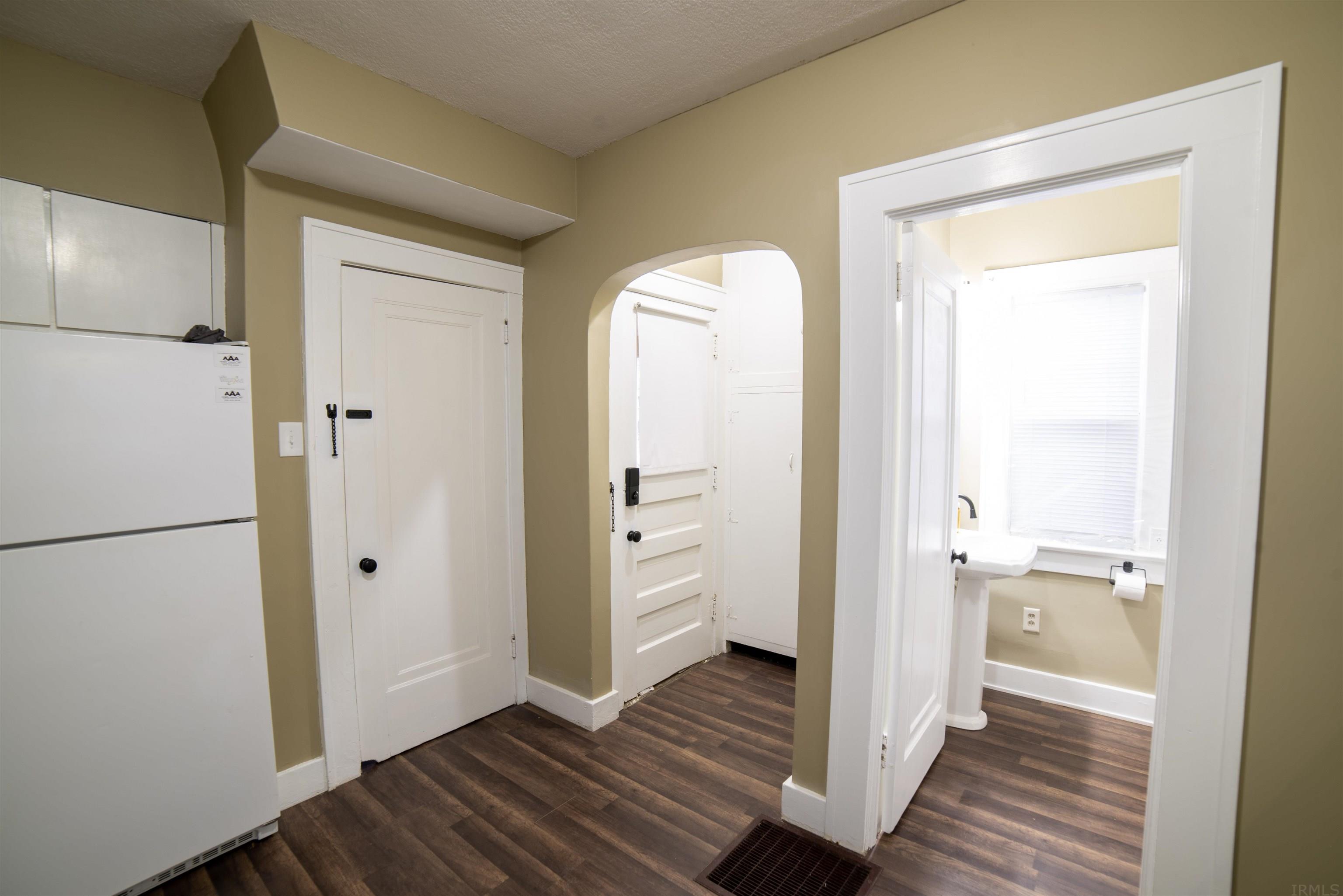 4220 South Calhoun Street Fort Wayne, IN 46807 - Photo 13 of 22