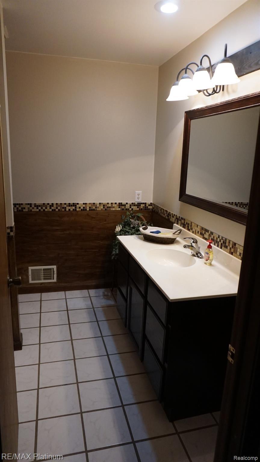 8284 Turner Road Fenton, MI 48430 - Photo 21 of 23 21.JPG