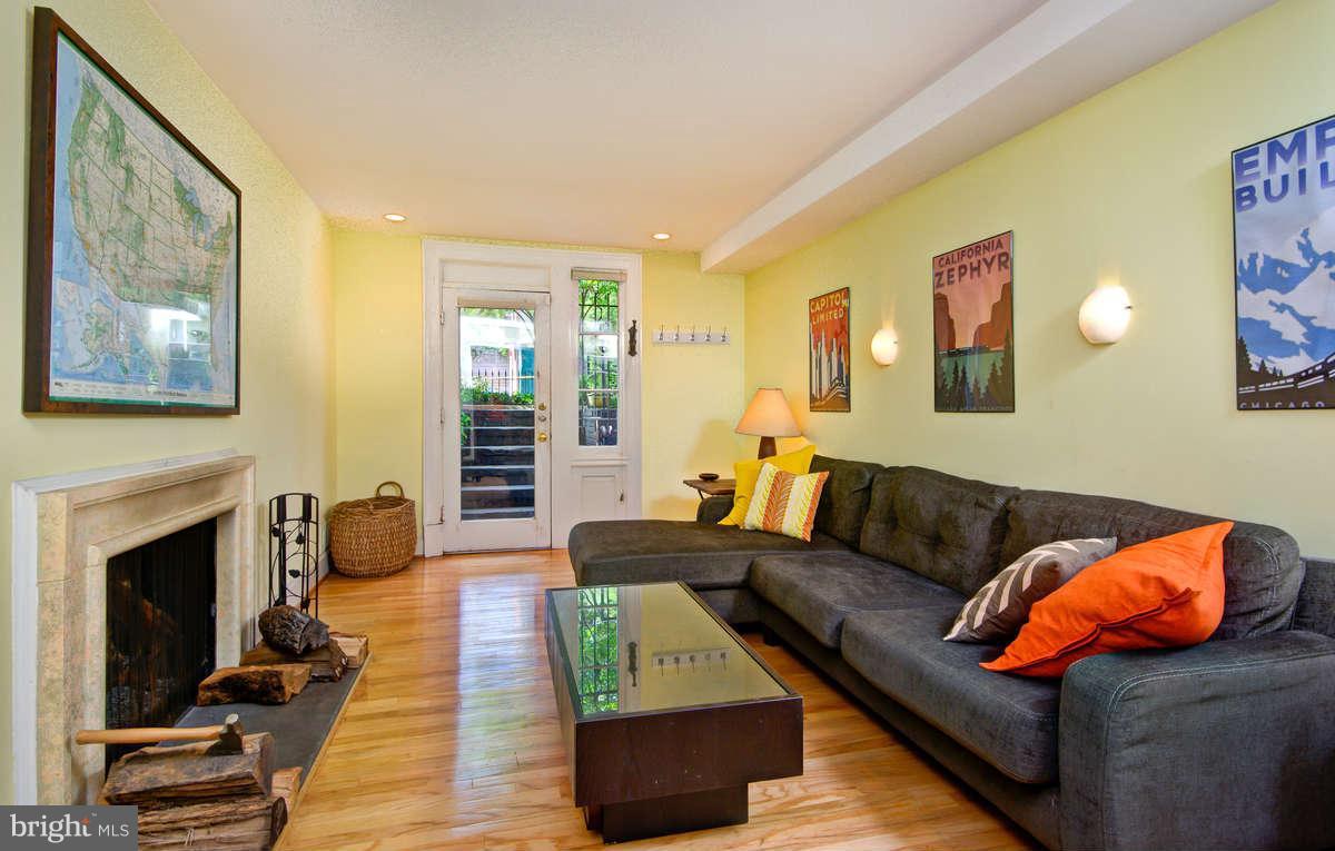 1915 Calvert Street Northwest, Unit 2 Washington, DC 20009 - Photo 4 of 14 Living Room