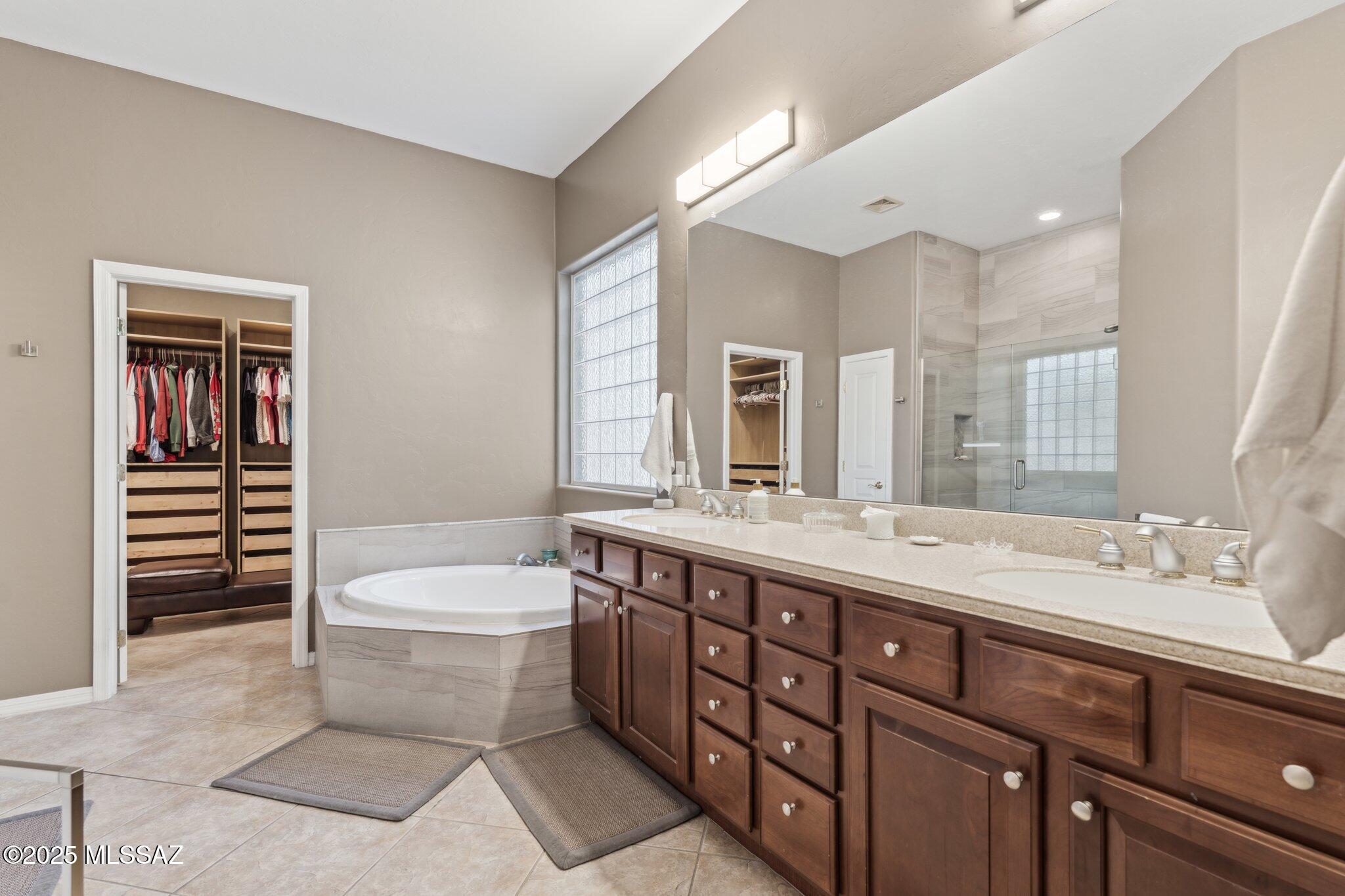 12679 North Piping Rock Road Tucson, AZ 85755 - Photo 17 of 39