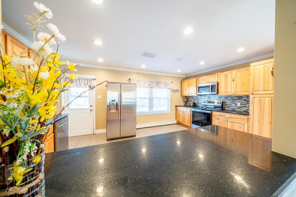 75 Hall Road Londonderry, NH 03053 - Photo 3 of 34