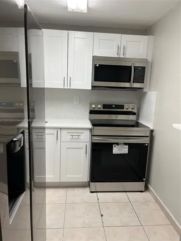 $1,900 | 666 West 81st Street, Unit 318, Hialeah, FL 33014