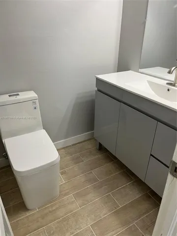 $1,900 | 666 West 81st Street, Unit 318, Hialeah, FL 33014